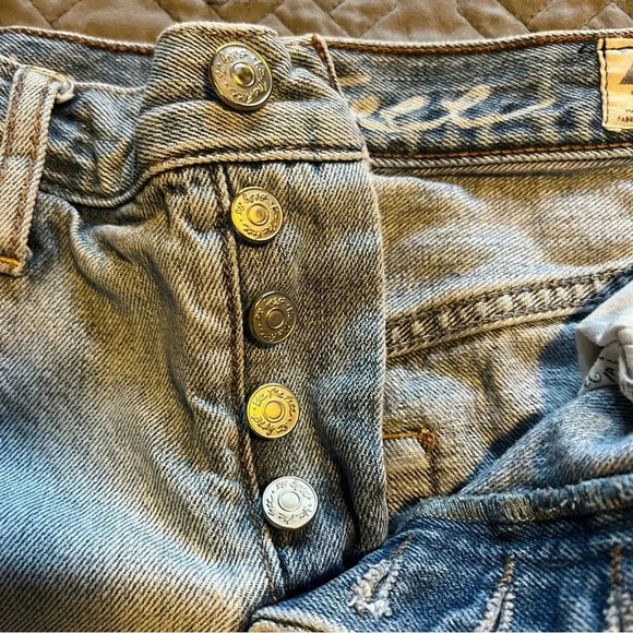 We The Free Light Wash Distressed Button
Fly Jean Denim Shorts Size 26 Thrashed - Picture 3 of 13